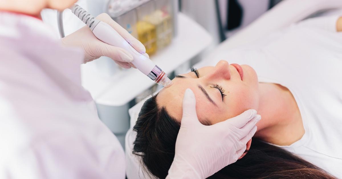 Best Facial Treatments For Glowing Skin